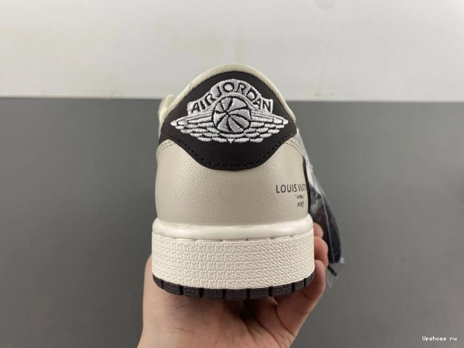 LOW  RETRO TRAVIS  OG SP 1 JORDAN SCOTT LX1988-100 0801